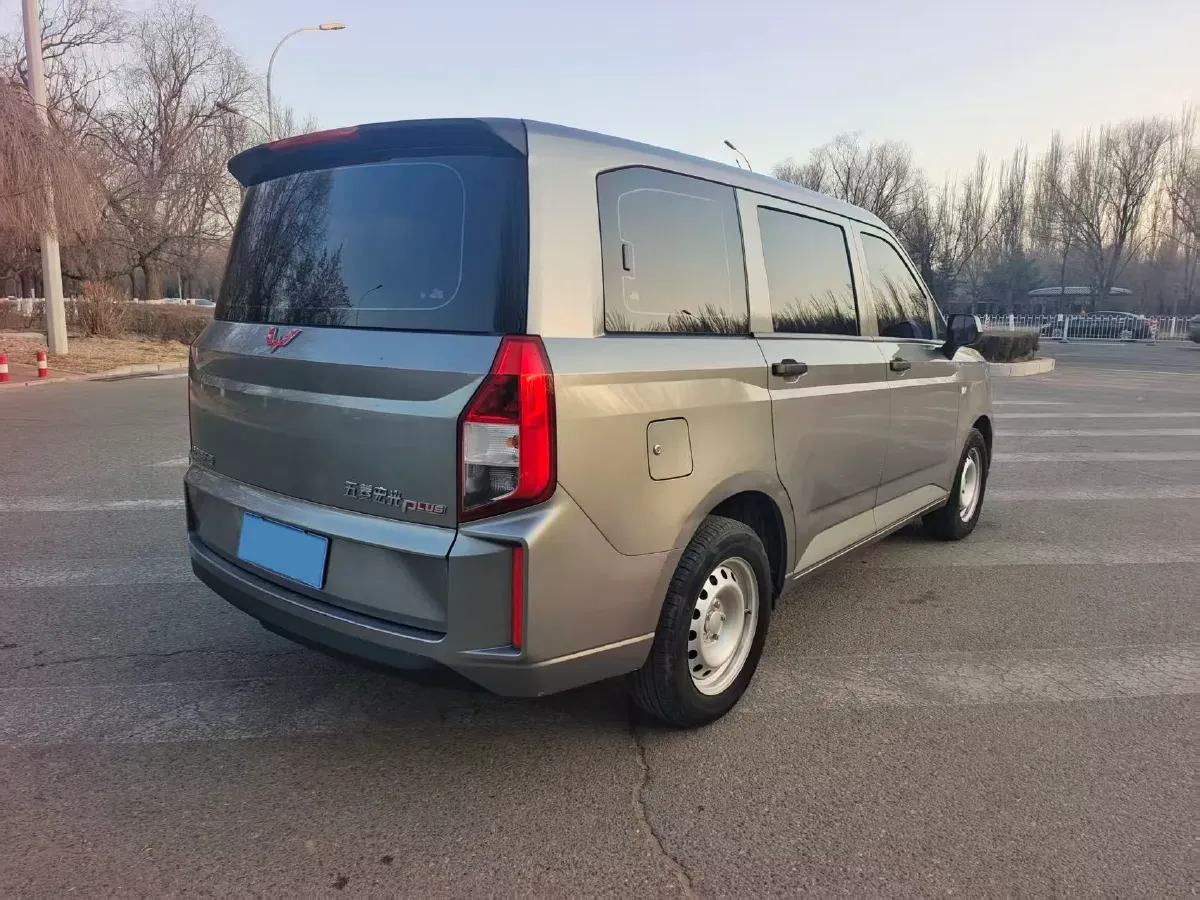 2021 WuLing HongGuang Plus 1.5L 99HP L4 6MT,autocango,china used car exporter,china ev exporter,chinese used car exporter,chinese used ev exporter