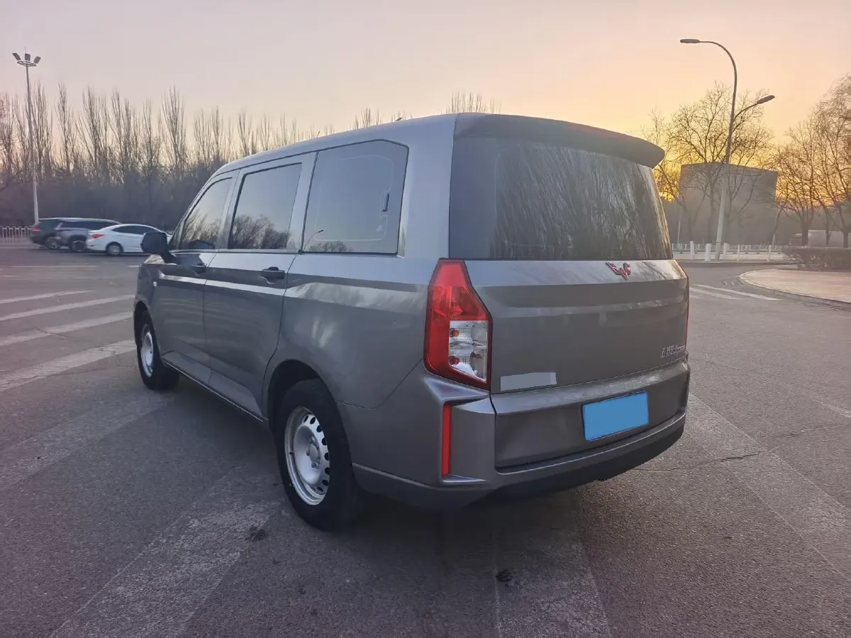 2021 WuLing HongGuang Plus 1.5L 99HP L4 6MT,autocango,china used car exporter,china ev exporter,chinese used car exporter,chinese used ev exporter