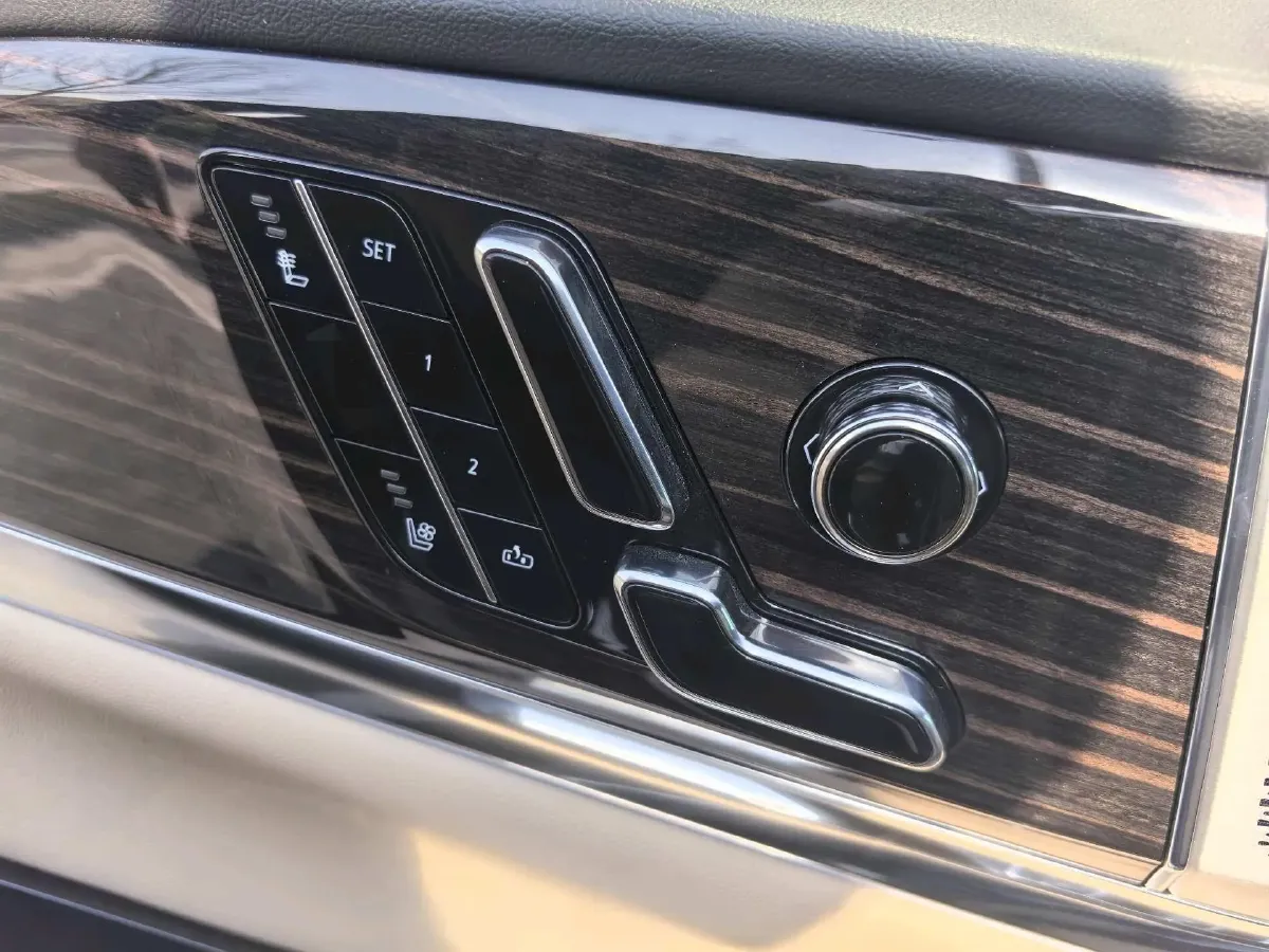 2025 Cadillac XT5 2.0T 237HP L4 9AT,autocango,china used car exporter,china ev exporter,chinese used car exporter,chinese used ev exporter