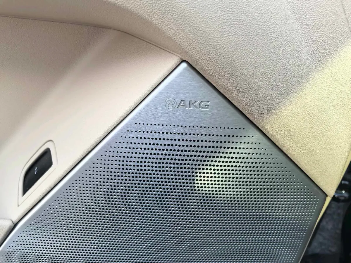 2025 Cadillac XT5 2.0T 237HP L4 9AT,autocango,china used car exporter,china ev exporter,chinese used car exporter,chinese used ev exporter