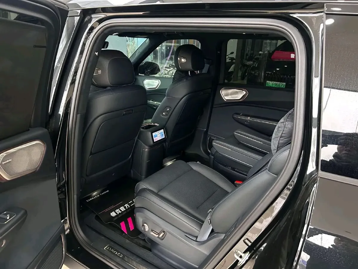 2025 LYNK&CO 900 2.0T 254HP L4 3DHT PHEV,autocango,china used car exporter,china ev exporter,chinese used car exporter,chinese used ev exporter