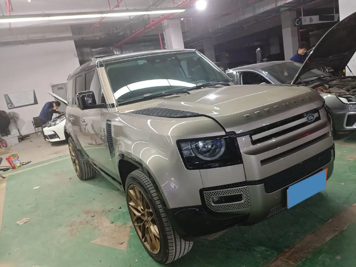 2022 Land Rover Defender 3.0T 400HP L6 8AT,autocango,china used car exporter,china ev exporter,chinese used car exporter,chinese used ev exporter