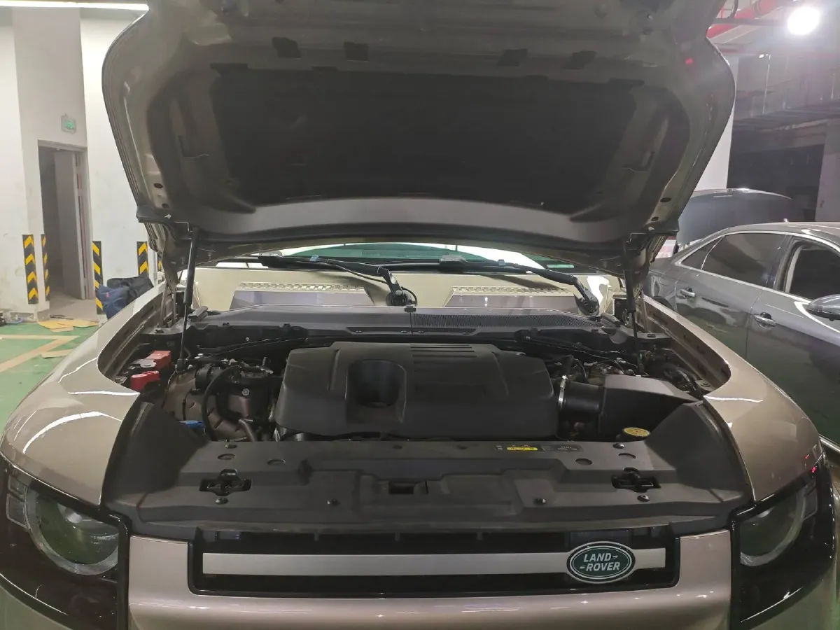 2022 Land Rover Defender 3.0T 400HP L6 8AT,autocango,china used car exporter,china ev exporter,chinese used car exporter,chinese used ev exporter