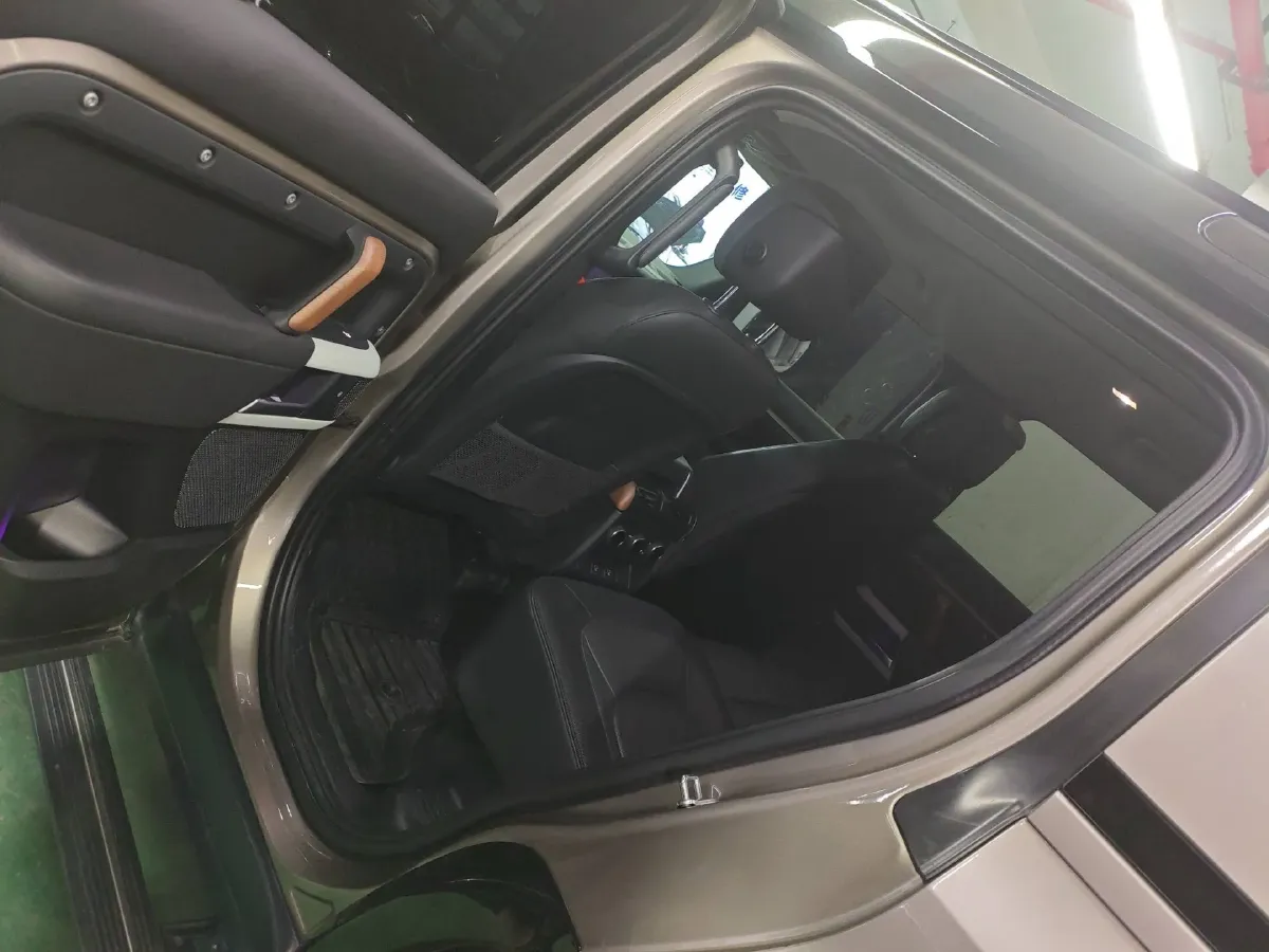 2022 Land Rover Defender 3.0T 400HP L6 8AT,autocango,china used car exporter,china ev exporter,chinese used car exporter,chinese used ev exporter