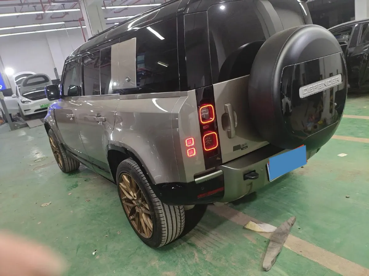 2022 Land Rover Defender 3.0T 400HP L6 8AT,autocango,china used car exporter,china ev exporter,chinese used car exporter,chinese used ev exporter