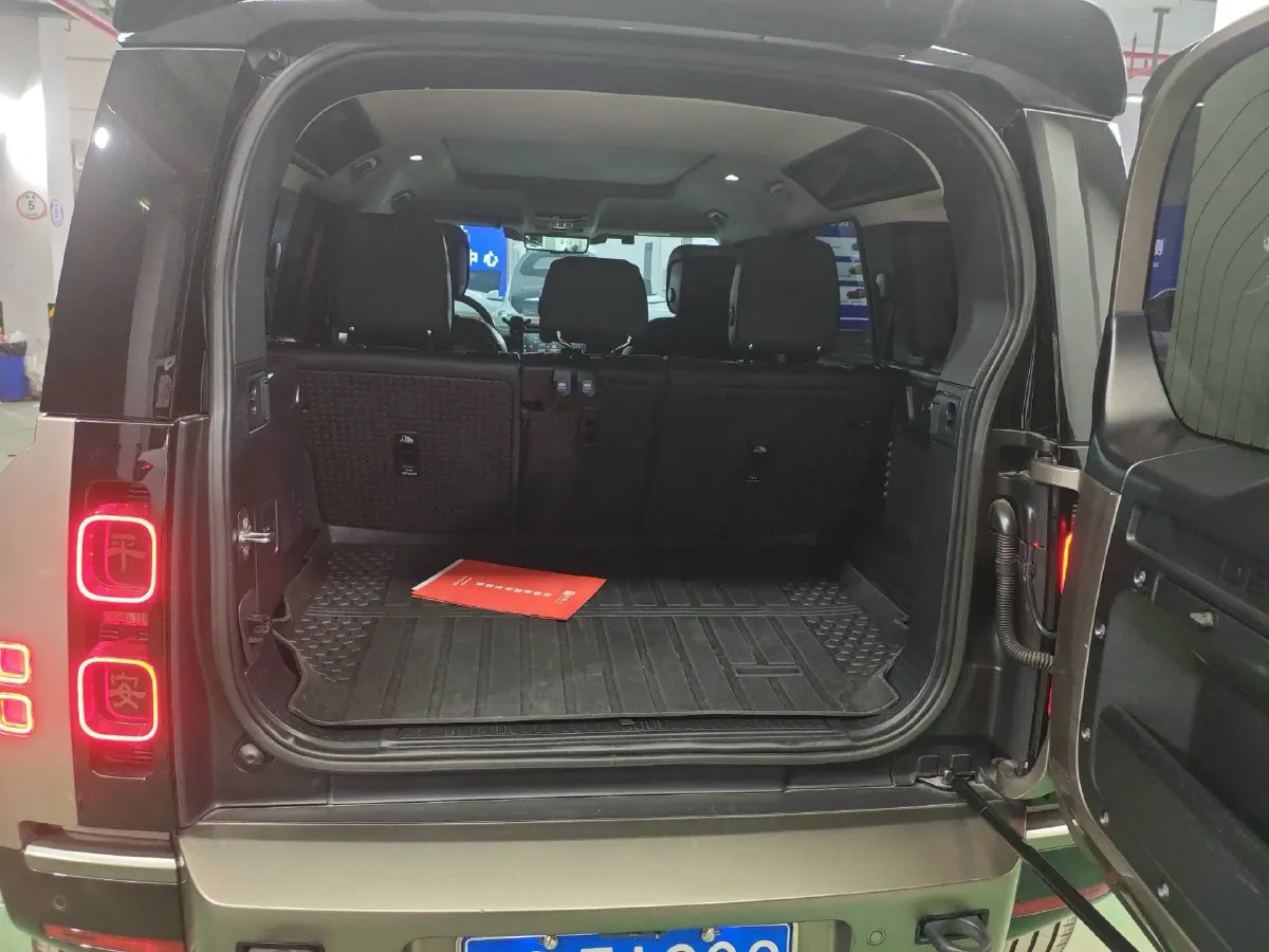 2022 Land Rover Defender 3.0T 400HP L6 8AT,autocango,china used car exporter,china ev exporter,chinese used car exporter,chinese used ev exporter