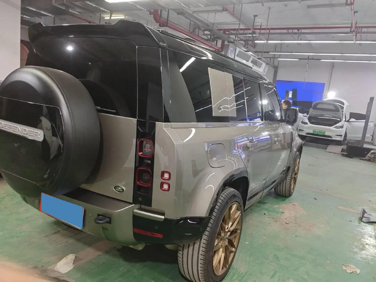 2022 Land Rover Defender 3.0T 400HP L6 8AT,autocango,china used car exporter,china ev exporter,chinese used car exporter,chinese used ev exporter