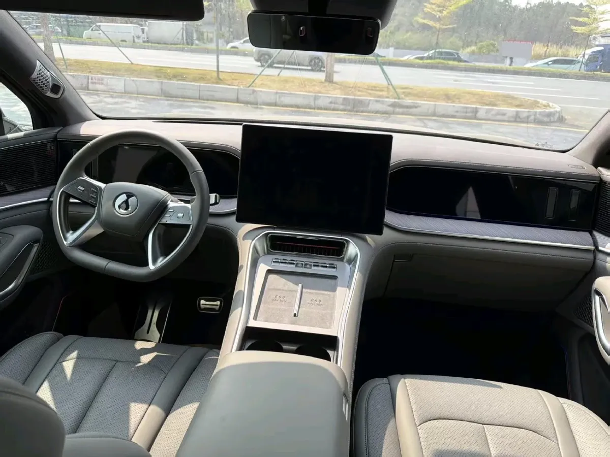 2025 Denza DenzaN9 2.0T 207HP L4 E-CVT PHEV,autocango,china used car exporter,china ev exporter,chinese used car exporter,chinese used ev exporter