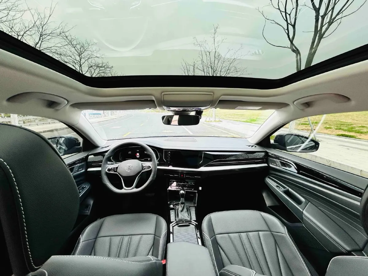 2024 Volkswagen Passat 2.0T 220HP L4 7DCT,autocango,china used car exporter,china ev exporter,chinese used car exporter,chinese used ev exporter