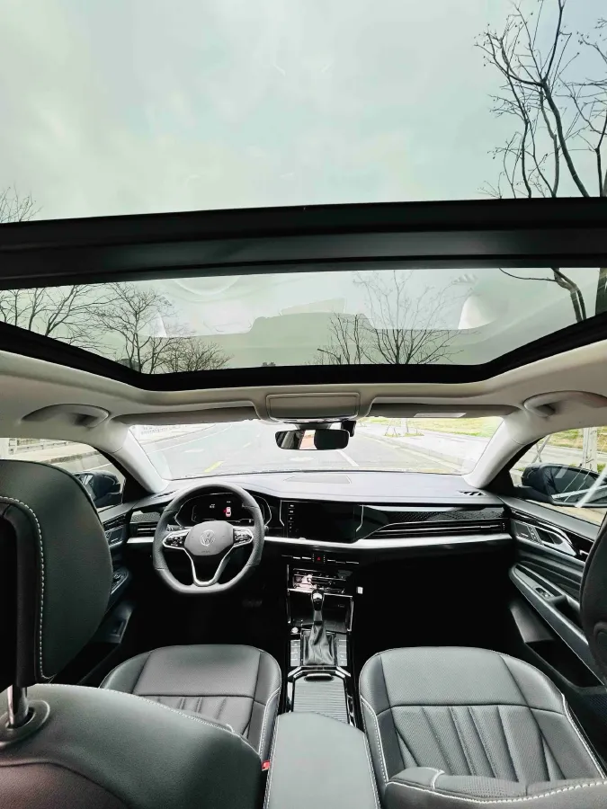 2024 Volkswagen Passat 2.0T 220HP L4 7DCT,autocango,china used car exporter,china ev exporter,chinese used car exporter,chinese used ev exporter