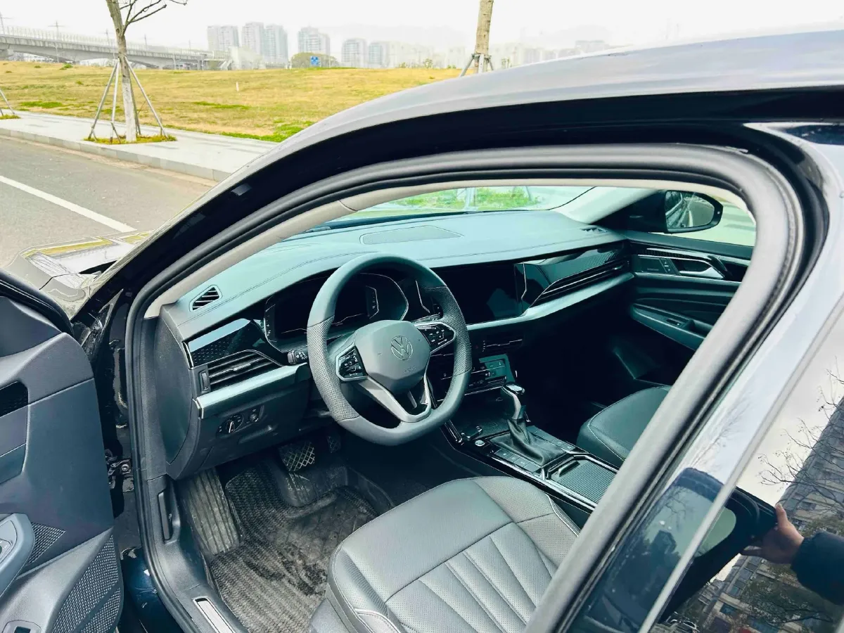 2024 Volkswagen Passat 2.0T 220HP L4 7DCT,autocango,china used car exporter,china ev exporter,chinese used car exporter,chinese used ev exporter