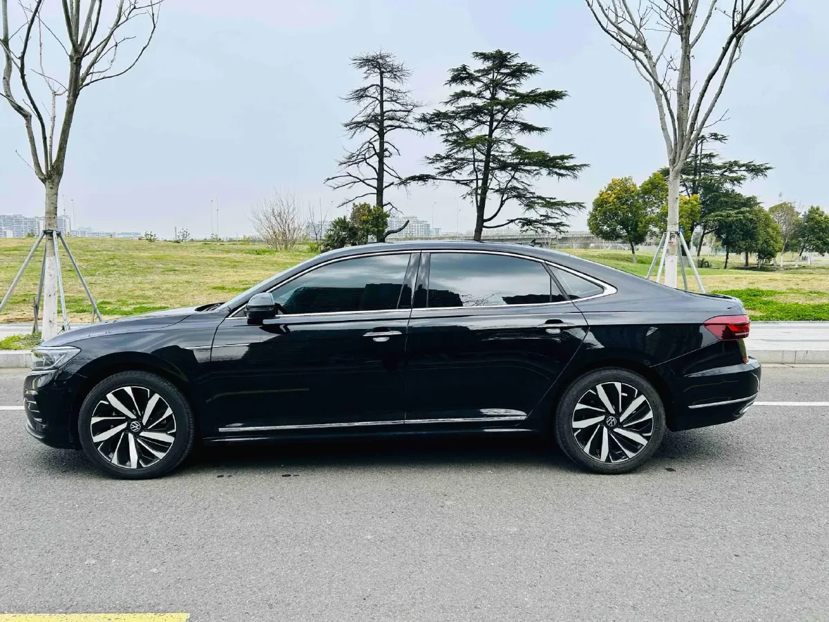 2024 Volkswagen Passat 2.0T 220HP L4 7DCT,autocango,china used car exporter,china ev exporter,chinese used car exporter,chinese used ev exporter
