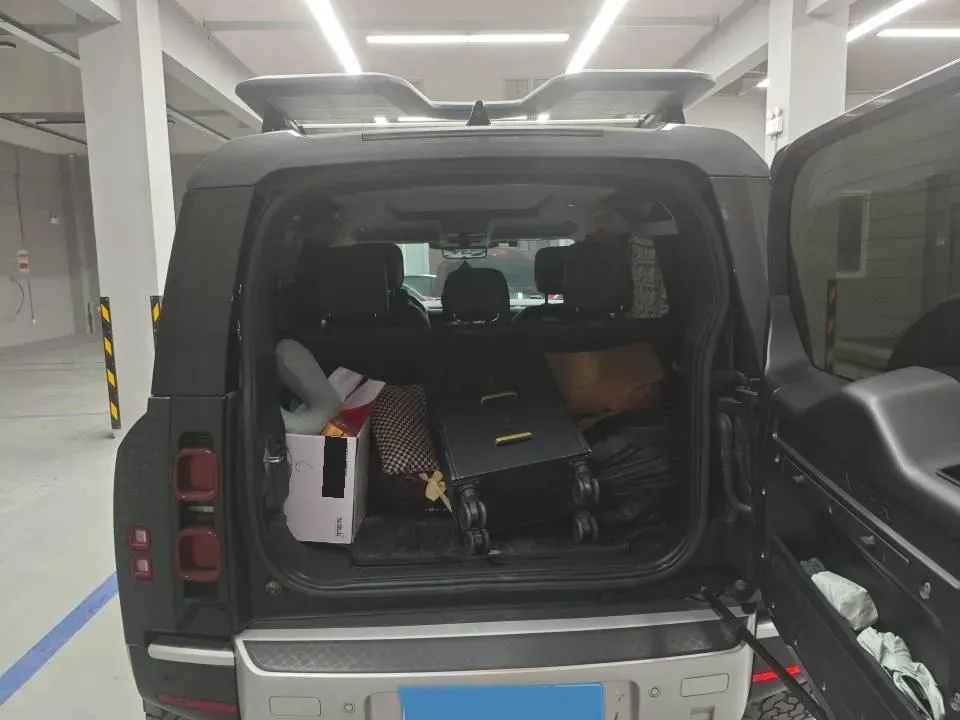 2023 Land Rover Defender 3.0T 400HP L6 8AT,autocango,china used car exporter,china ev exporter,chinese used car exporter,chinese used ev exporter