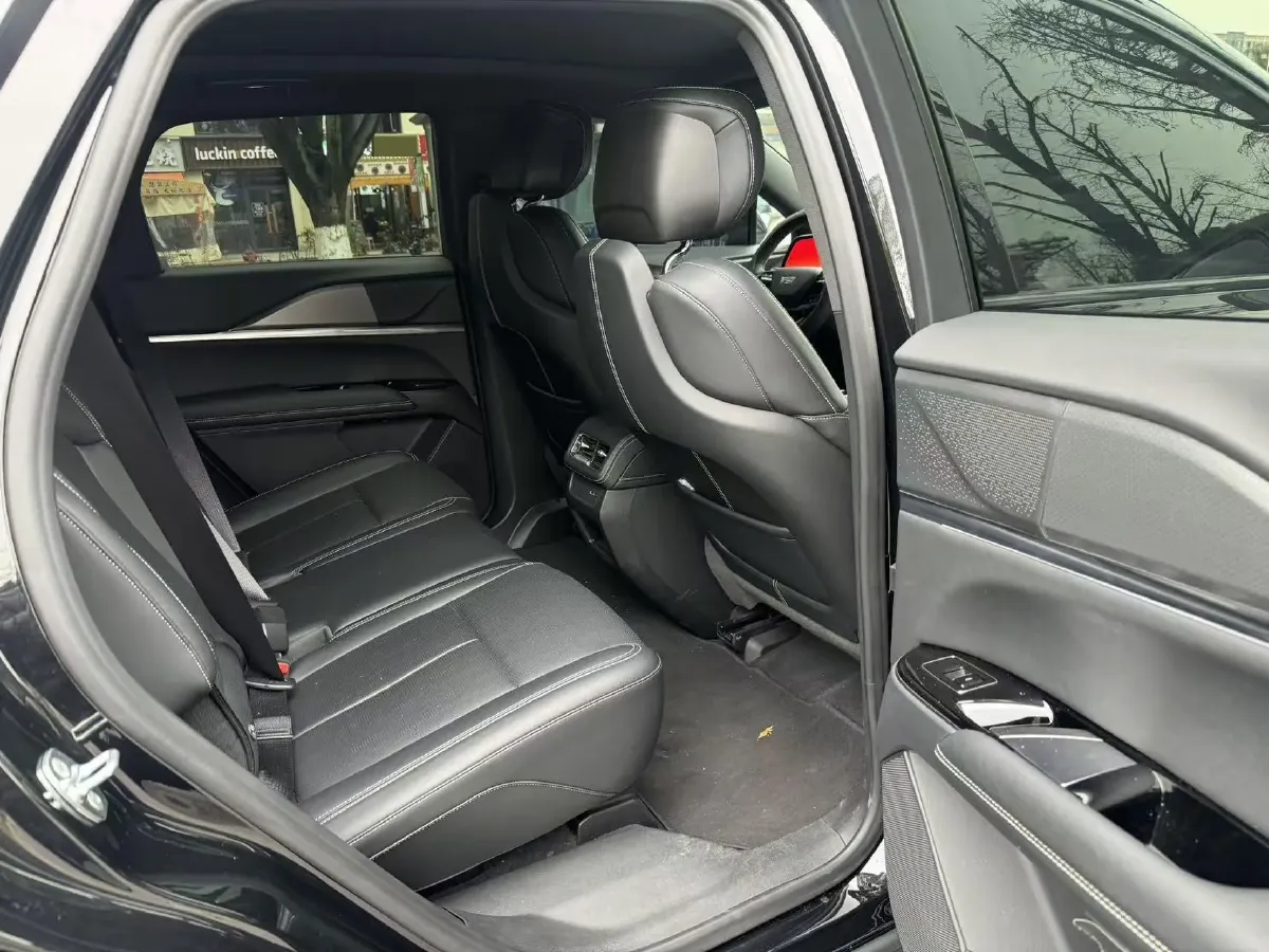 2025 Cadillac XT5 2.0T 237HP L4 9AT,autocango,china used car exporter,china ev exporter,chinese used car exporter,chinese used ev exporter