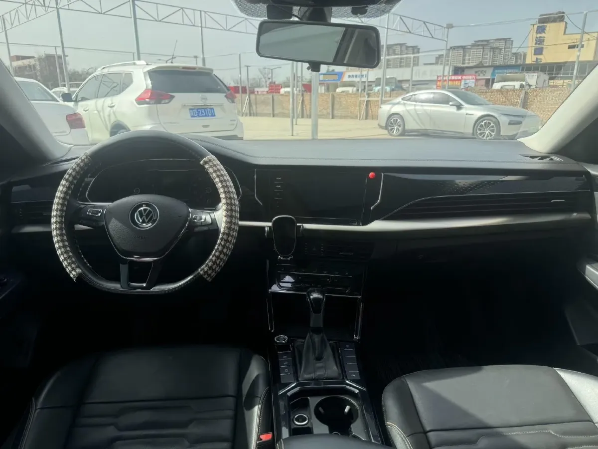 2020 Volkswagen Passat 2.0T 186HP L4 7DCT,autocango,china used car exporter,china ev exporter,chinese used car exporter,chinese used ev exporter