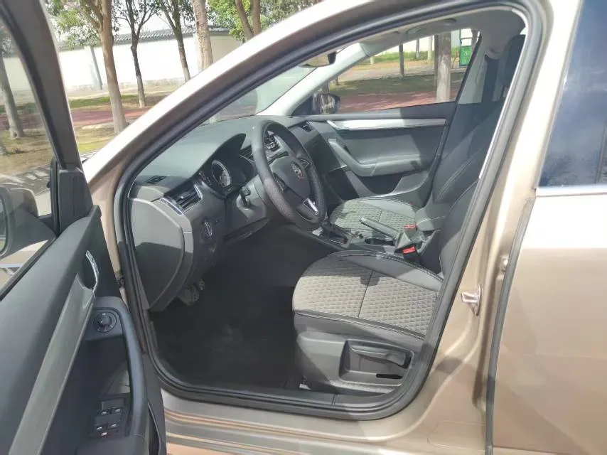 2020 Skoda Octavia 1.5L 113HP L4 6AT,autocango,china used car exporter,china ev exporter,chinese used car exporter,chinese used ev exporter