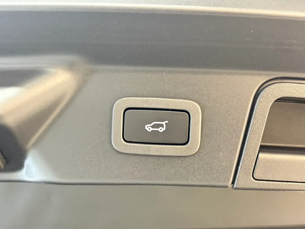 2020 Land Rover Range Rover Velar 3.0T 340HP V6 8AT,autocango,china used car exporter,china ev exporter,chinese used car exporter,chinese used ev exporter