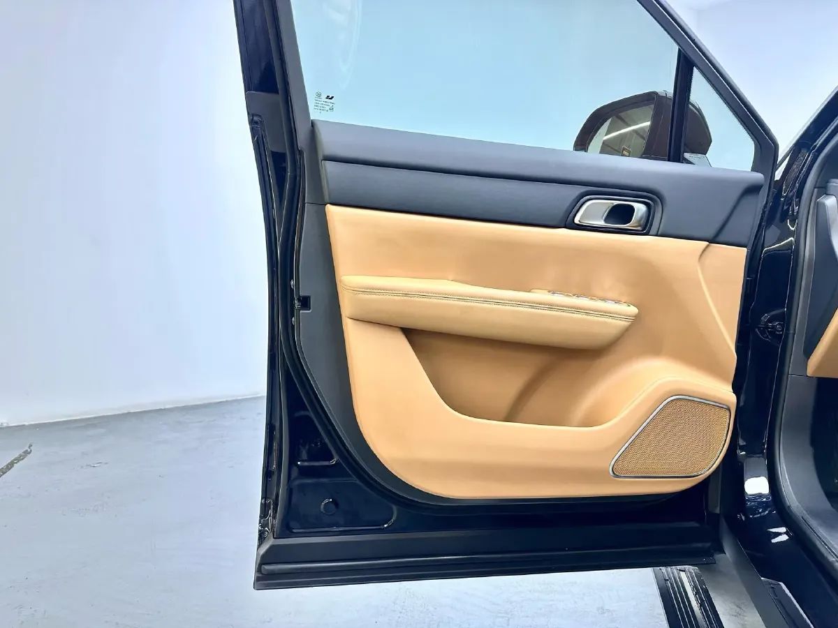 2021 Li ONE Range Extended 131HP REEV 40.5KWH,autocango,china used car exporter,china ev exporter,chinese used car exporter,chinese used ev exporter