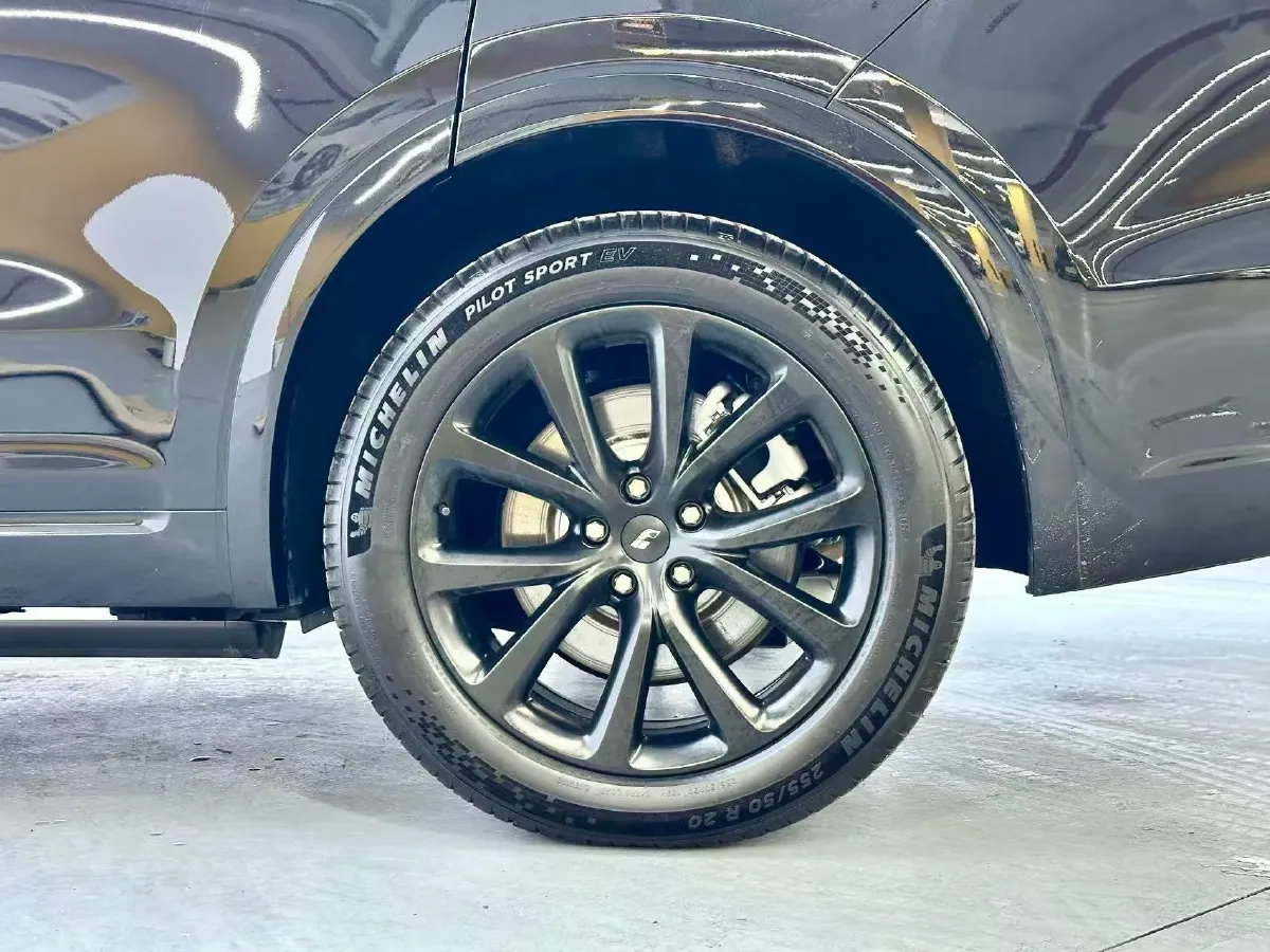 2021 Li ONE Range Extended 131HP REEV 40.5KWH,autocango,china used car exporter,china ev exporter,chinese used car exporter,chinese used ev exporter