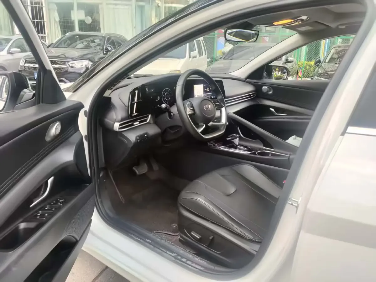 2021 Hyundai Elantra 1.5L 115HP L4 CVT,autocango,china used car exporter,china ev exporter,chinese used car exporter,chinese used ev exporter