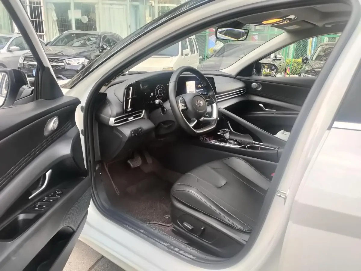 2021 Hyundai Elantra 1.5L 115HP L4 CVT,autocango,china used car exporter,china ev exporter,chinese used car exporter,chinese used ev exporter