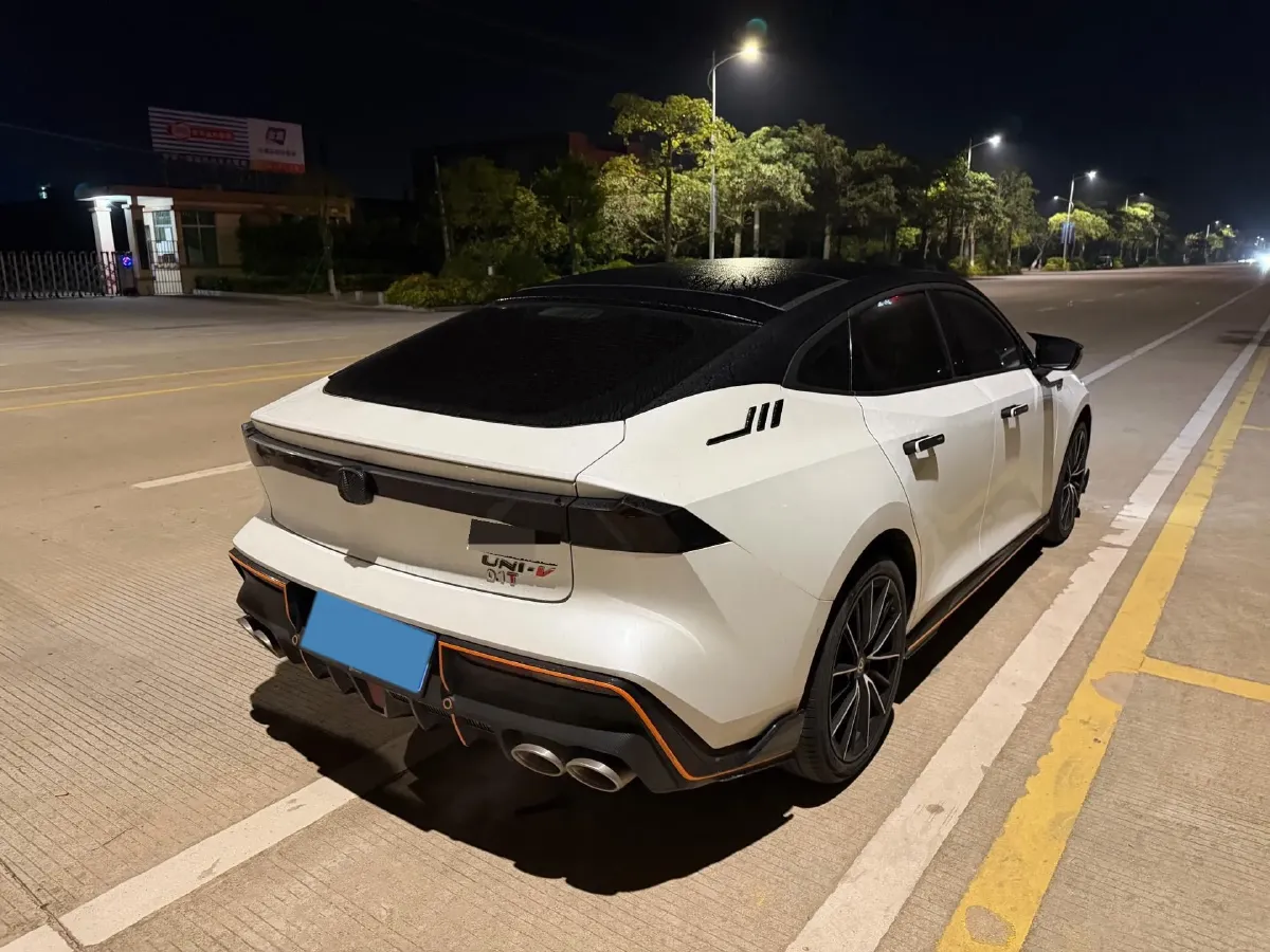 2025 ChangAn UNI-V 1.5T 192HP L4 7DCT,autocango,china used car exporter,china ev exporter,chinese used car exporter,chinese used ev exporter