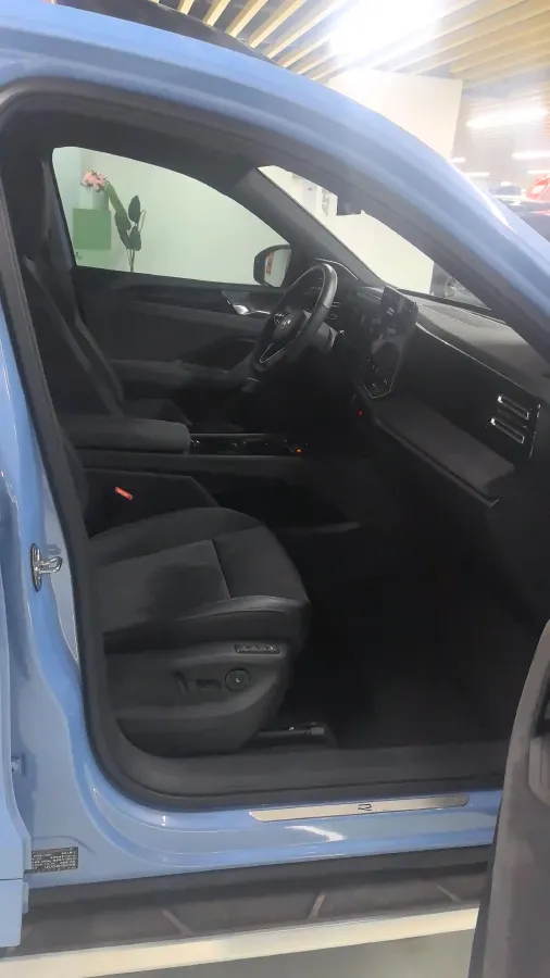 2024 Volkswagen Tiguan L 2.0T 186HP L4 7DCT,autocango,china used car exporter,china ev exporter,chinese used car exporter,chinese used ev exporter