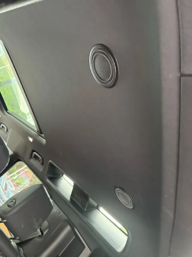 2023 Land Rover Defender 3.0T 400HP L6 8AT,autocango,china used car exporter,china ev exporter,chinese used car exporter,chinese used ev exporter