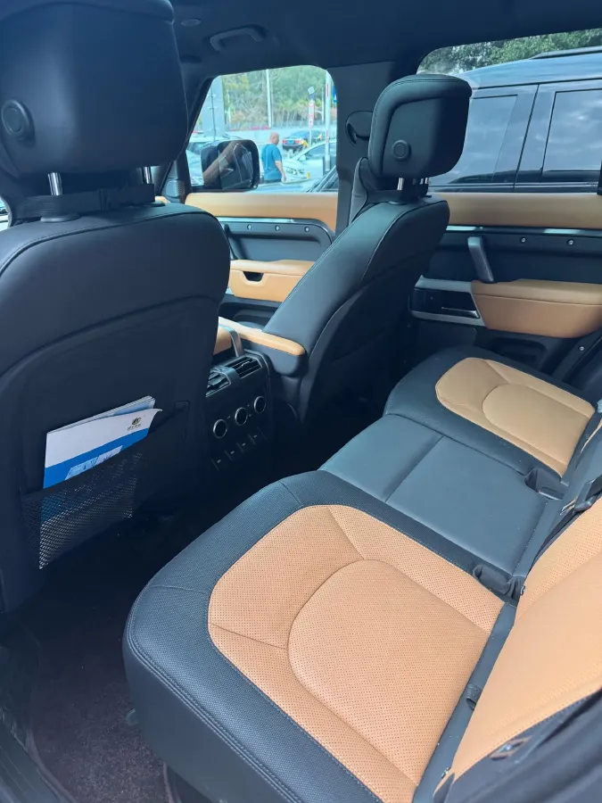 2023 Land Rover Defender 3.0T 400HP L6 8AT,autocango,china used car exporter,china ev exporter,chinese used car exporter,chinese used ev exporter