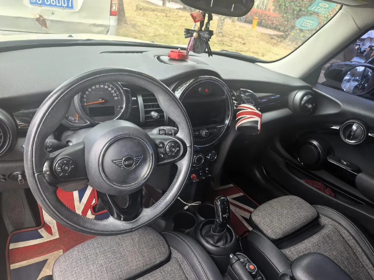 2020 MINI MINI 1.5T 136HP L3 7DCT,autocango,china used car exporter,china ev exporter,chinese used car exporter,chinese used ev exporter