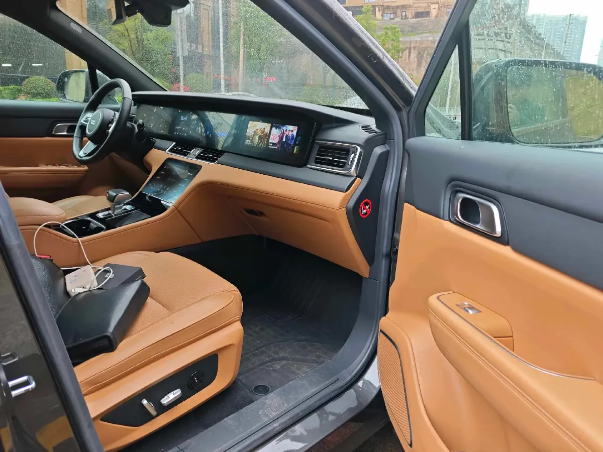 2021 Li ONE Range Extended 131HP REEV 40.5KWH,autocango,china used car exporter,china ev exporter,chinese used car exporter,chinese used ev exporter