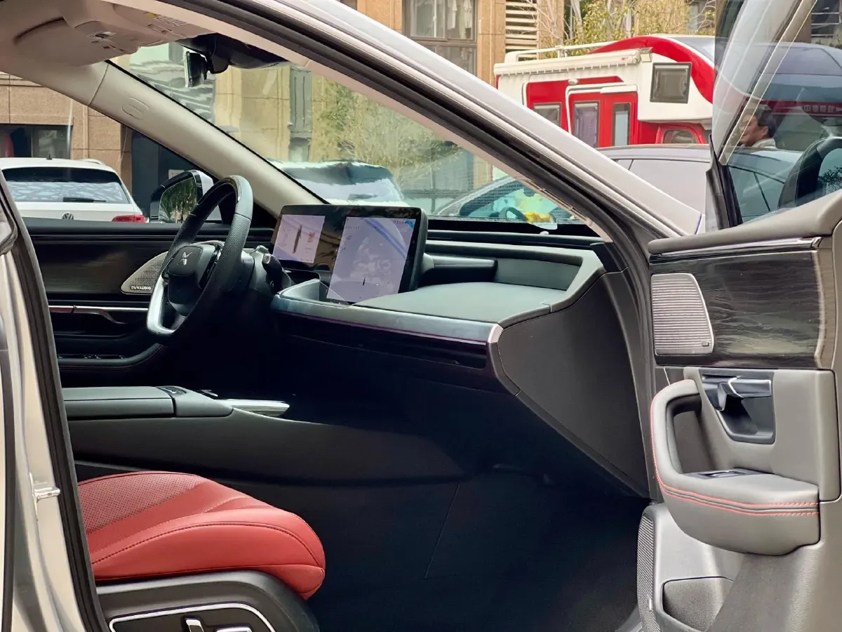 2020 DS 7 1.6T 215HP L4 8AT,autocango,china used car exporter,china ev exporter,chinese used car exporter,chinese used ev exporter