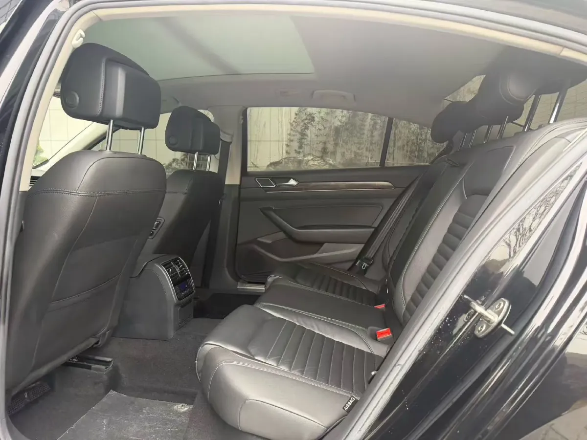 2018 Volkswagen Magotan 1.8T 180HP L4 7DCT,autocango,china used car exporter,china ev exporter,chinese used car exporter,chinese used ev exporter