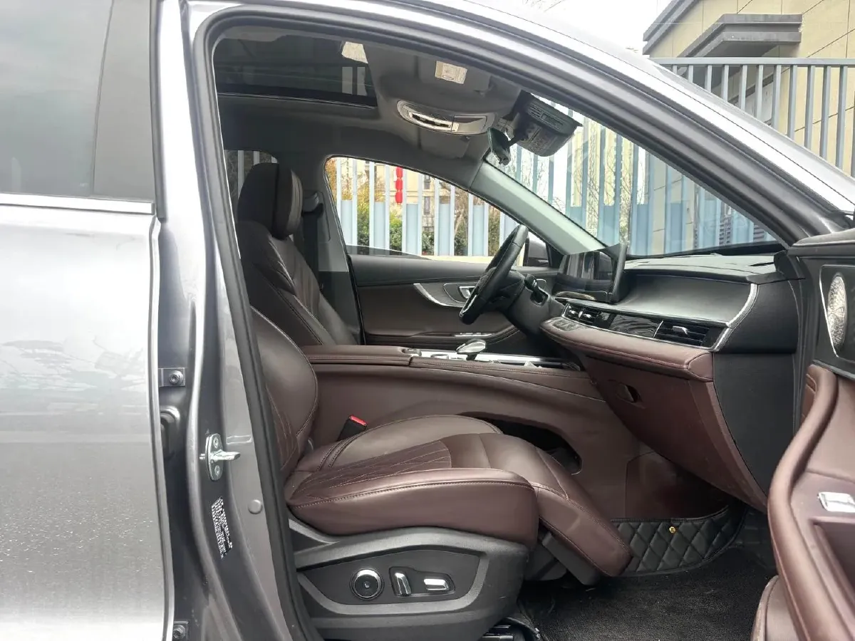 2024 Chery Tiggo 8 PRO 2.0T 254HP L4 7DCT,autocango,china used car exporter,china ev exporter,chinese used car exporter,chinese used ev exporter