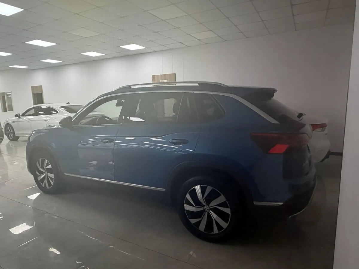 2019 Jeep Cherokee 2.0T 234HP L4 9AT,autocango,china used car exporter,china ev exporter,chinese used car exporter,chinese used ev exporter