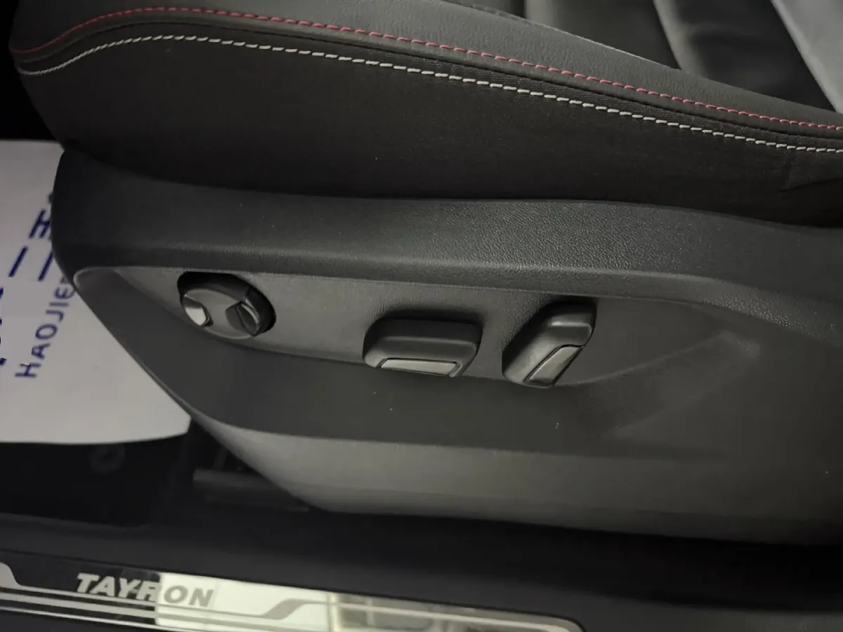 2019 Jeep Cherokee 2.0T 234HP L4 9AT,autocango,china used car exporter,china ev exporter,chinese used car exporter,chinese used ev exporter