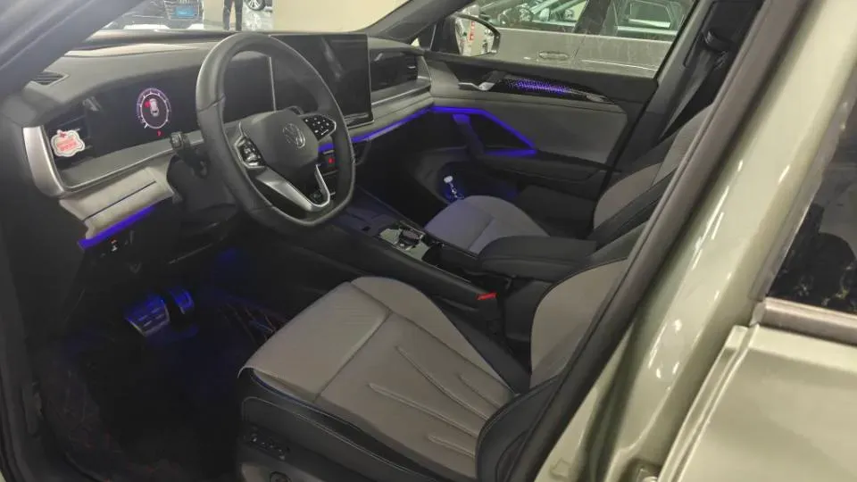 2025 Volkswagen Tayron 2.0T 220HP L4 7DCT,autocango,china used car exporter,china ev exporter,chinese used car exporter,chinese used ev exporter