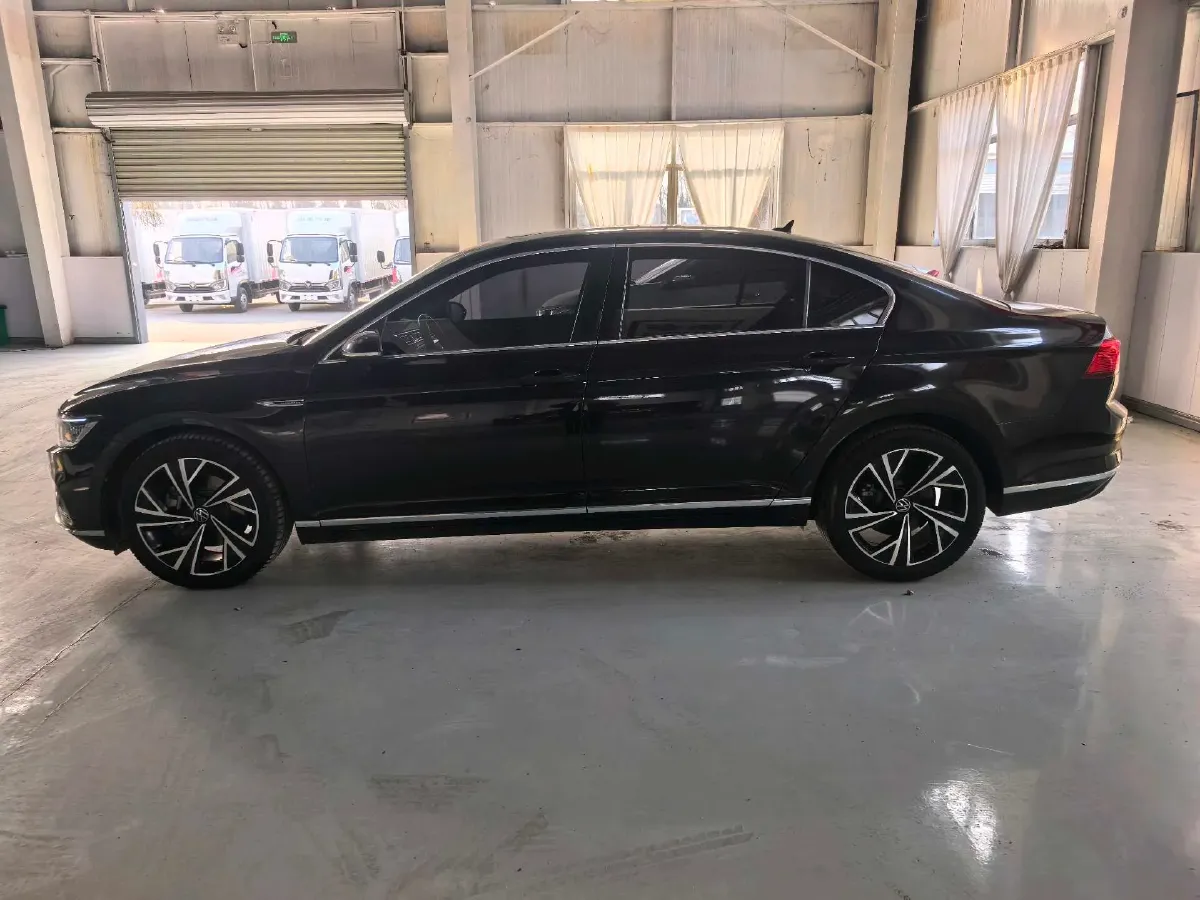 2020 Volkswagen Magotan 2.0T 186HP L4 7DCT,autocango,china used car exporter,china ev exporter,chinese used car exporter,chinese used ev exporter