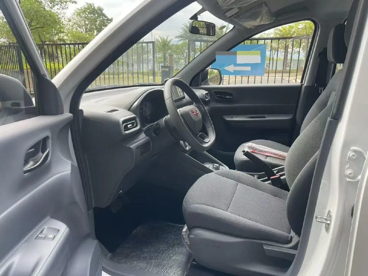 2024 WuLing HongGuang New Energy BEV 32.6KWH,autocango,china used car exporter,china ev exporter,chinese used car exporter,chinese used ev exporter