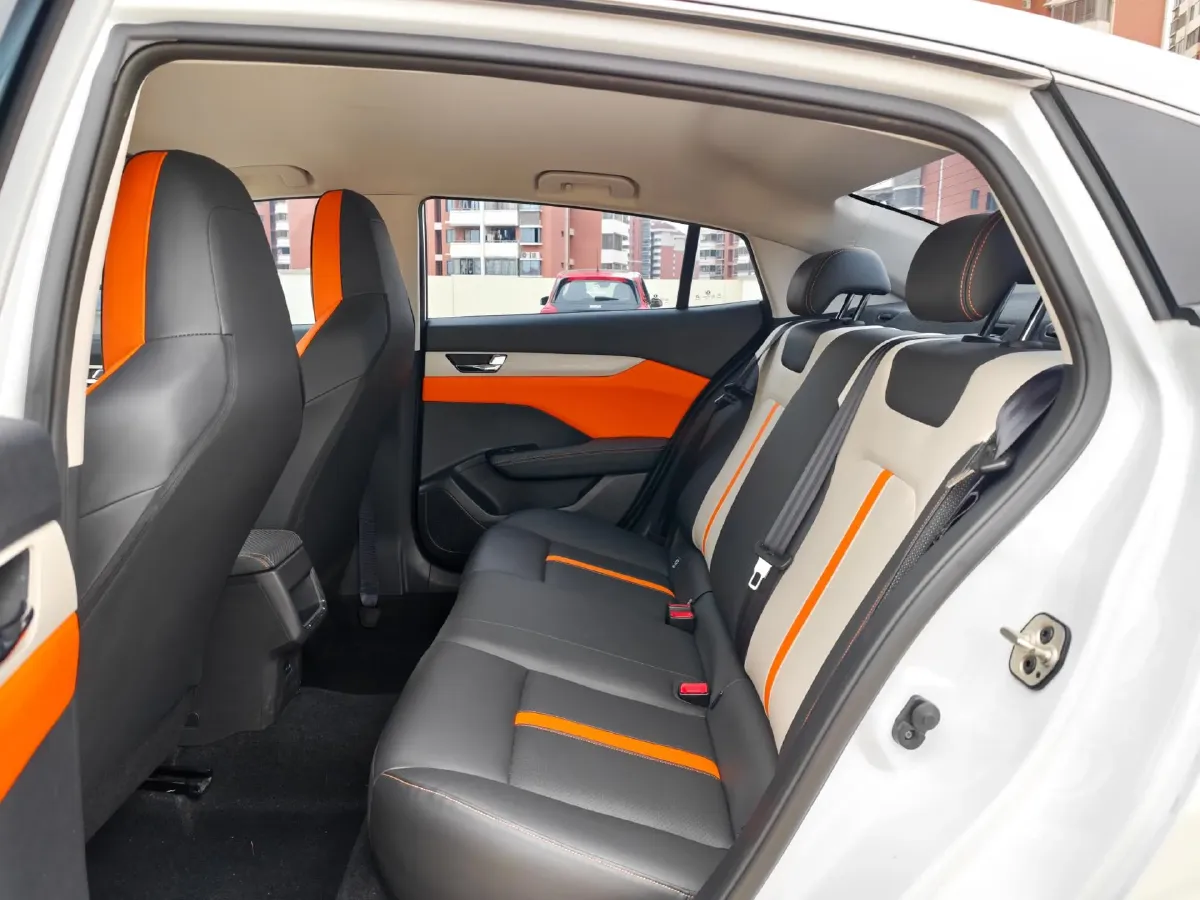 2023 DongFeng Aeolus YiXuan 1.5L 125HP L4 6DCT,autocango,china used car exporter,china ev exporter,chinese used car exporter,chinese used ev exporter