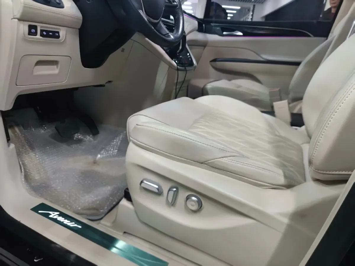 2022 Buick GL8 2.0T 237HP L4 9AT,autocango,china used car exporter,china ev exporter,chinese used car exporter,chinese used ev exporter