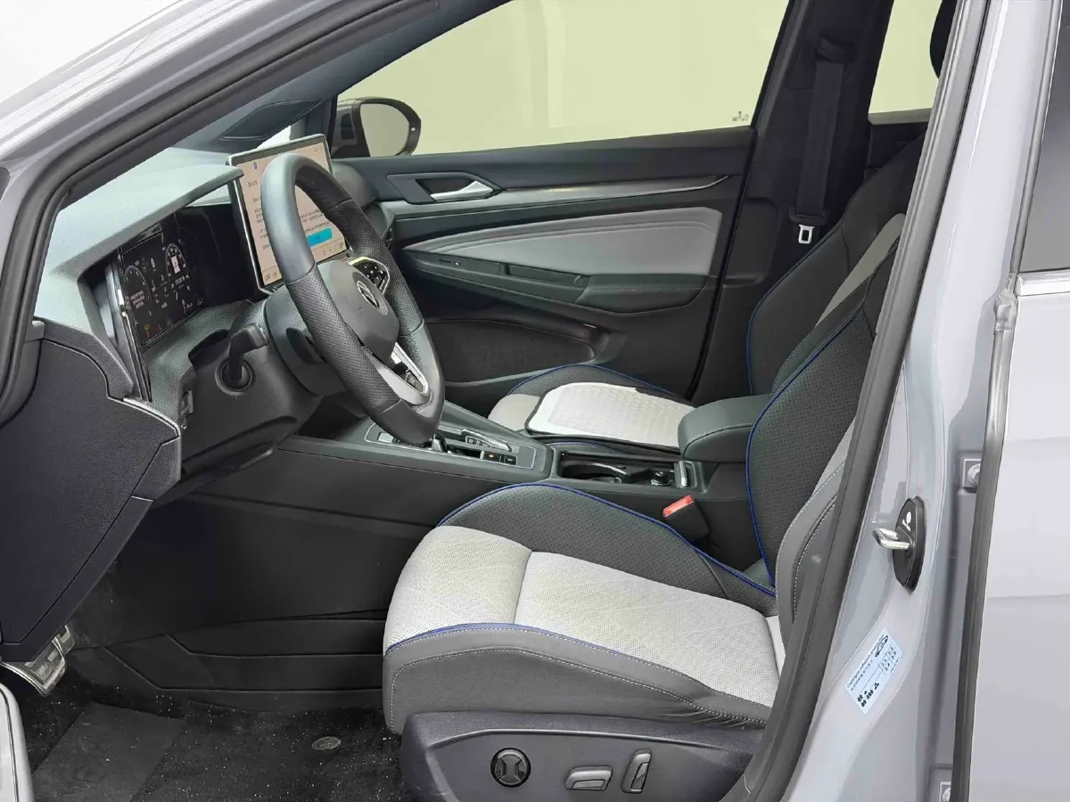 2025 Volkswagen Golf 1.5T 160HP L4 7DCT,autocango,china used car exporter,china ev exporter,chinese used car exporter,chinese used ev exporter