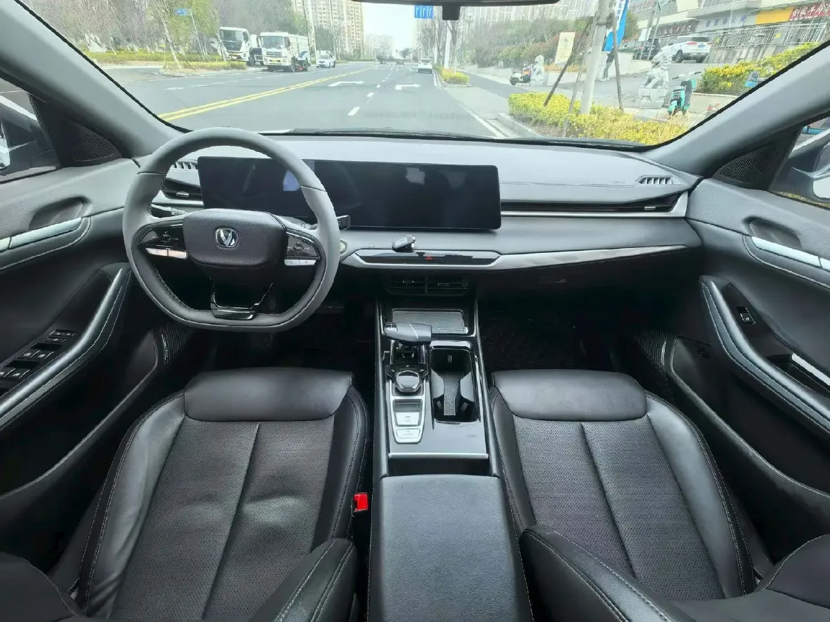 2023 ChangAn Raeton Plus 1.5T 188HP L4 7DCT,autocango,china used car exporter,china ev exporter,chinese used car exporter,chinese used ev exporter