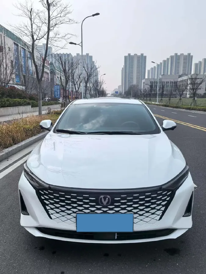 2023 ChangAn Raeton Plus 1.5T 188HP L4 7DCT,autocango,china used car exporter,china ev exporter,chinese used car exporter,chinese used ev exporter