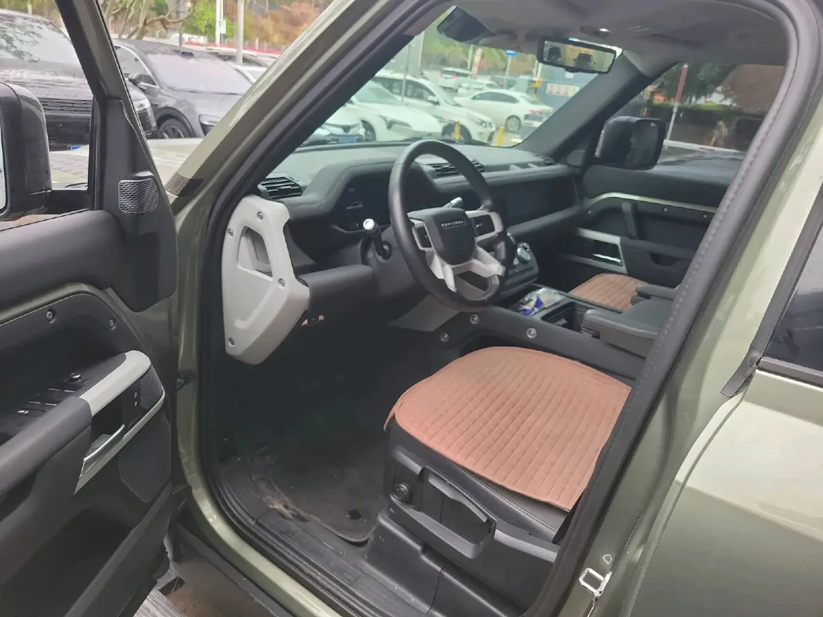 2020 Land Rover Defender 3.0T 400HP L6 8AT,autocango,china used car exporter,china ev exporter,chinese used car exporter,chinese used ev exporter