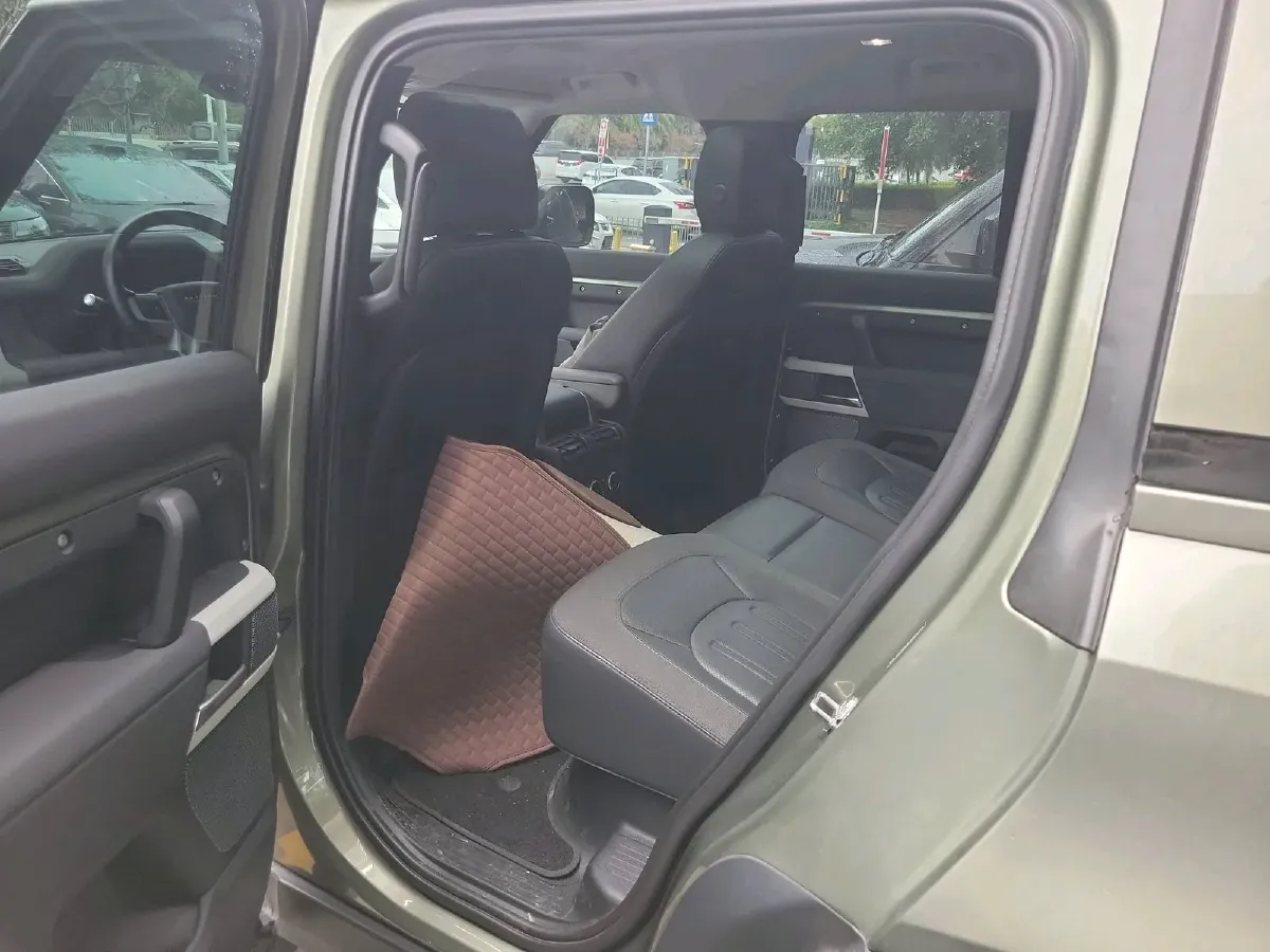 2020 Land Rover Defender 3.0T 400HP L6 8AT,autocango,china used car exporter,china ev exporter,chinese used car exporter,chinese used ev exporter