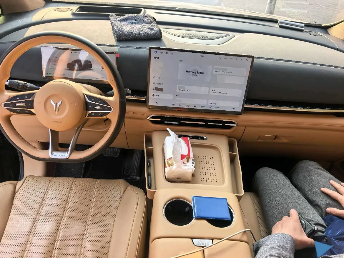 2025 Voyah Dream 1.5T 150HP L4 PHEV 41.7KWH,autocango,china used car exporter,china ev exporter,chinese used car exporter,chinese used ev exporter