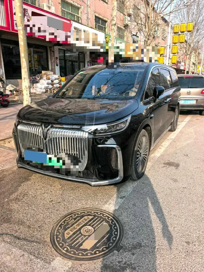 2025 Voyah Dream 1.5T 150HP L4 PHEV 41.7KWH,autocango,china used car exporter,china ev exporter,chinese used car exporter,chinese used ev exporter