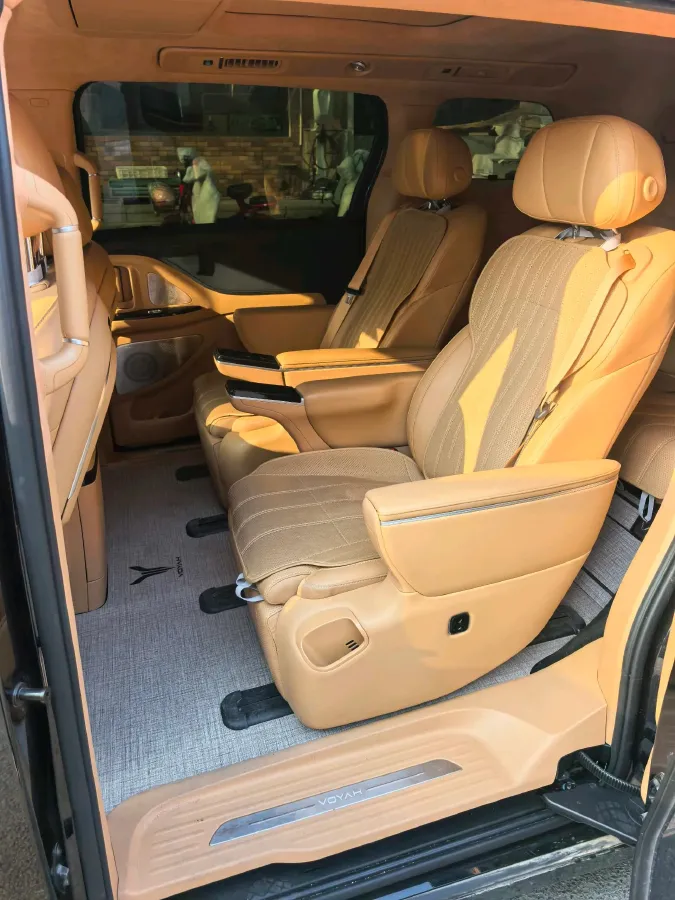 2025 Voyah Dream 1.5T 150HP L4 PHEV 41.7KWH,autocango,china used car exporter,china ev exporter,chinese used car exporter,chinese used ev exporter