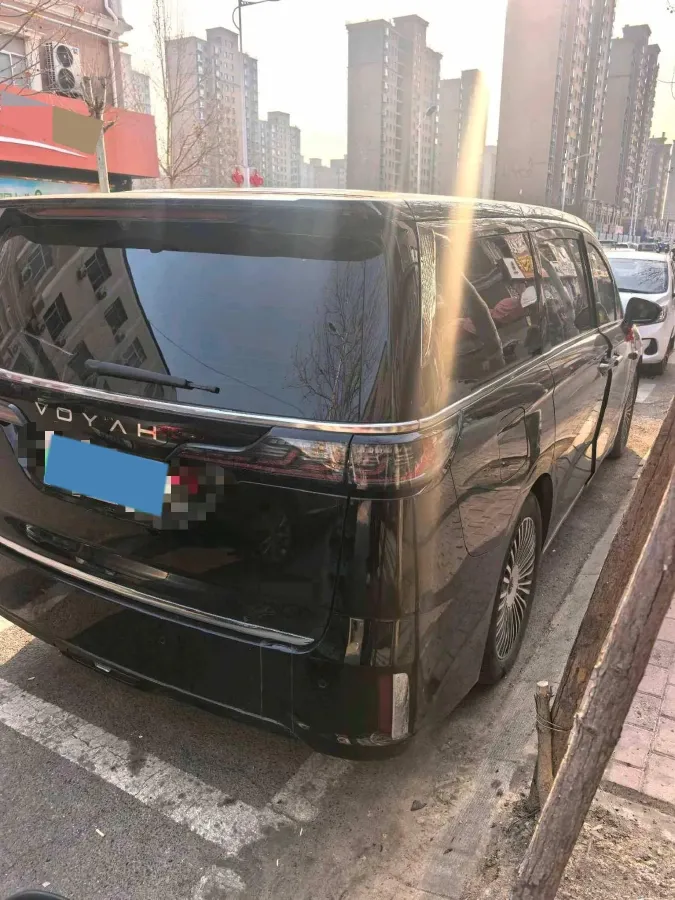 2025 Voyah Dream 1.5T 150HP L4 PHEV 41.7KWH,autocango,china used car exporter,china ev exporter,chinese used car exporter,chinese used ev exporter